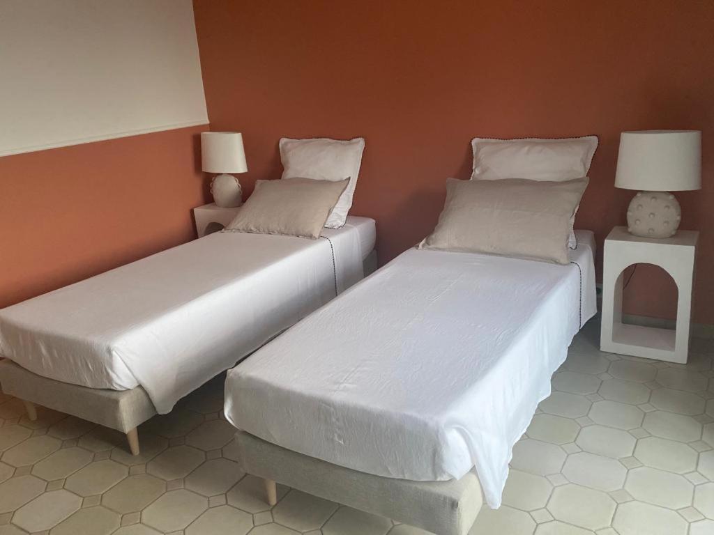 Le Mas Melusine Fayence Habitación foto